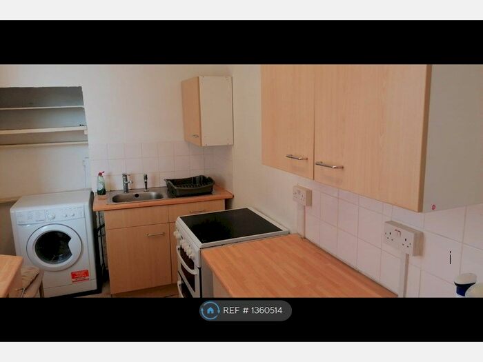 3 Bedroom Flat To Rent In Wolverhampton Street, Willenhall, WV13