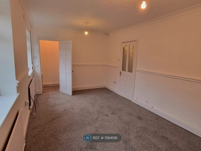 3 Bedroom Semi-Detached House To Rent In New Cross Street, Salford, M5