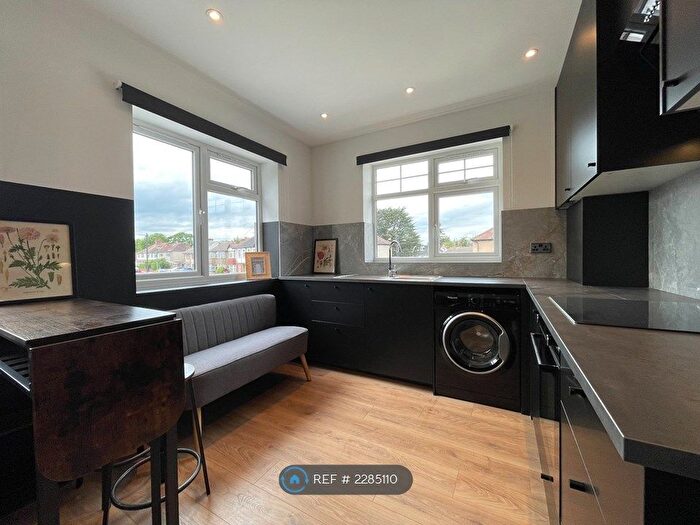 2 Bedroom Flat To Rent In Rosemill House, Morden, SM4