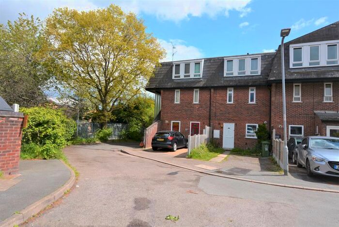 1 Bedroom Flat To Rent In Mellow Purgess Close, Laindon, Basildon, SS15