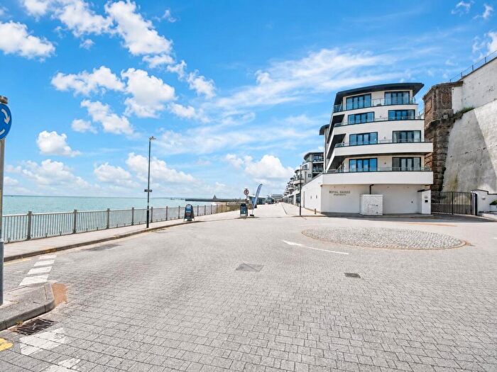 2 Bedroom Flat For Sale In Beach Drive, Ramsgate, CT11