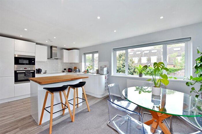 2 Bedroom Apartment For Sale In Chapel Street, Marlow, Buckinghamshire, SL7
