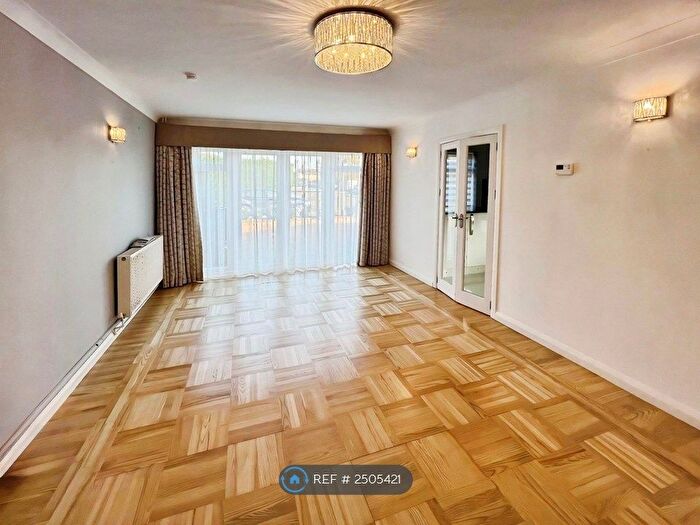 3 Bedroom Bungalow To Rent In Bradwell Road, Peterborough, PE3