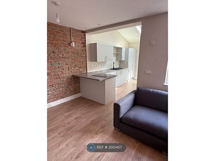 2 Bedroom Flat To Rent In Chapel Allerton, Leeds, LS7