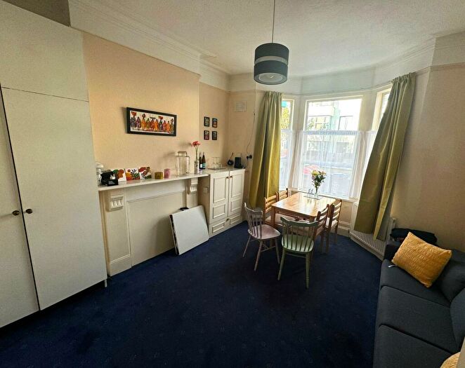 2 Bedroom Flat To Rent In Leghorn Road, Harlesden, London, NW10