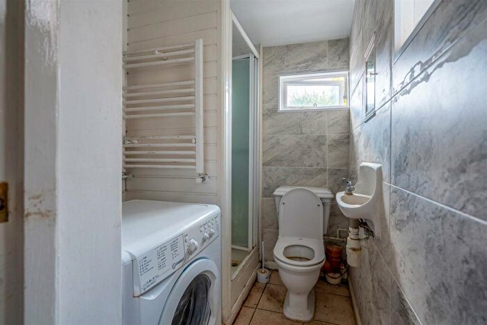 3 Bedroom Terraced House For Sale In Grange Avenue, London, N12