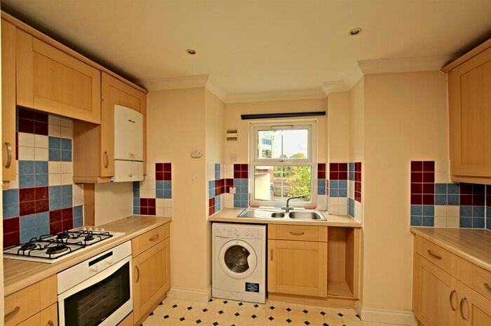 3 Bedroom Flat To Rent In Venneit Close, OX1