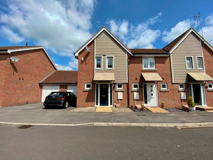 3 Bedroom End Of Terrace House To Rent In Benham Road, Basingstoke, RG24