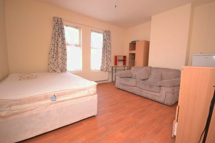 1 Bedroom Flat To Rent In Grange Avenue, Earley, Reading, RG6