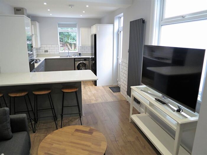 5 Bedroom Semi-Detached House To Rent In Wellington Road, Fallowfield, Manchester, M14