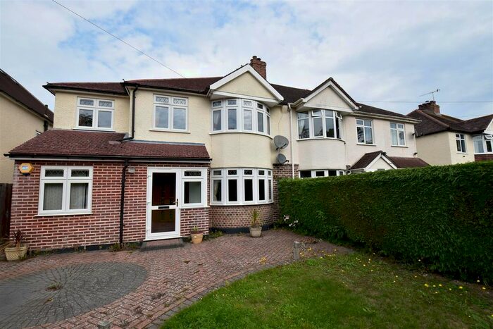 4 Bedroom Property To Rent In Lodge Lane, Redhill, RH1