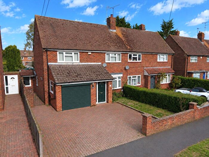 3 Bedroom Semi-Detached House For Sale In Preston Road, Toddington, Dunstable, Bedfordshire, LU5