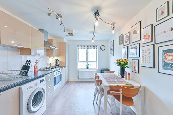 2 Bedroom Flat For Sale In Brixton Water Lane, Brixton, London, SW2