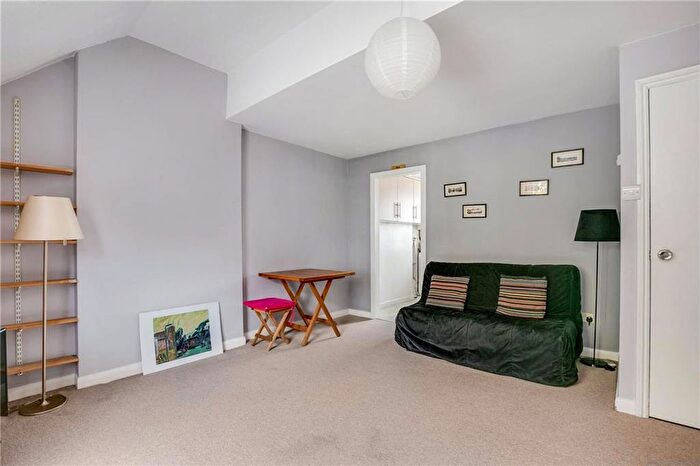 1 Bedroom Flat To Rent In Fielding Road, London, W14