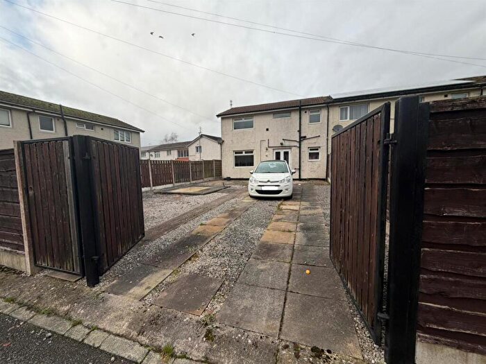 3 Bedroom End Of Terrace House For Sale In Arundale Close, Mottram, Hyde, SK14