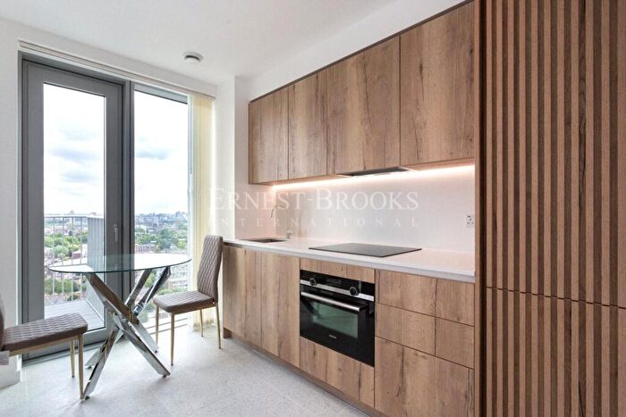 Apartment To Rent In Jacquard Point, Tapestry Way, Whitechapel, E1