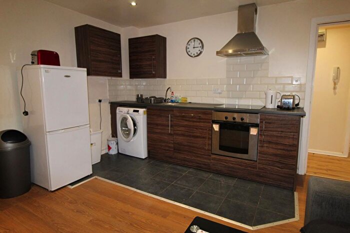 2 Bedroom Flat To Rent In Moorland Avenue, Leeds, West Yorkshire, LS6