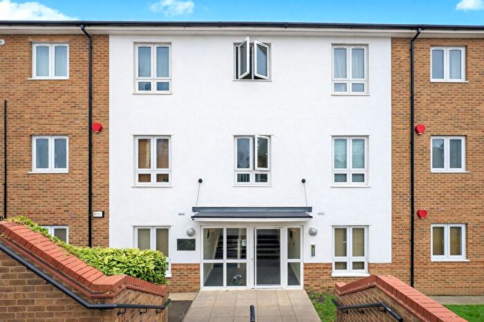 2 Bedroom Flat For Sale In Rickmansworth Road, Watford, Hertfordshire, WD18