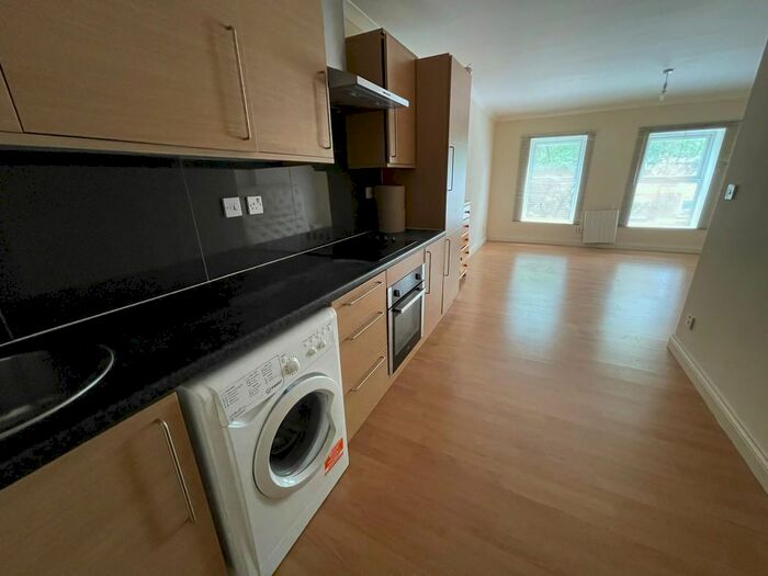 Studio To Rent In Walworth Road, London, SE17