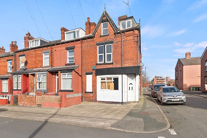 2 Bedroom Flat For Sale In Colenso Grove, Holbeck, Leeds, LS11