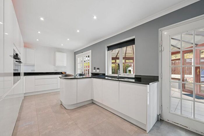 3 Bedroom Detached Bungalow For Sale In Herd Green, Livingston, EH54