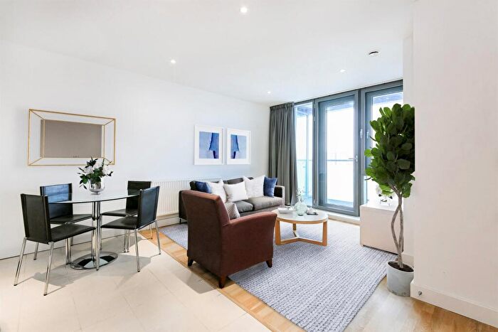 2 Bedroom Flat To Rent In Bedroom Property In London, E15