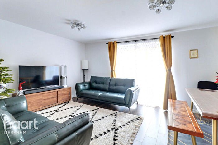 3 Bedroom Semi Detached House For Sale In Adland Road, Carbrooke, IP25