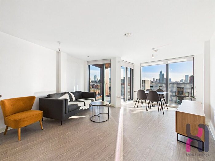 2 Bedroom Flat To Rent In The Landmark, Oldfield Road, Salford, M5