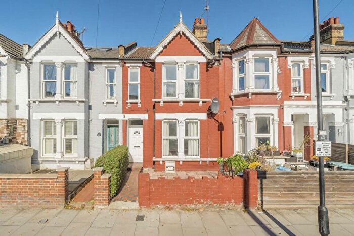 3 Bedroom House For Sale In Fairfax Road, London, N8