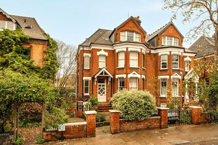 2 Bedroom Flat For Sale In Avenue Road, Highgate, N6