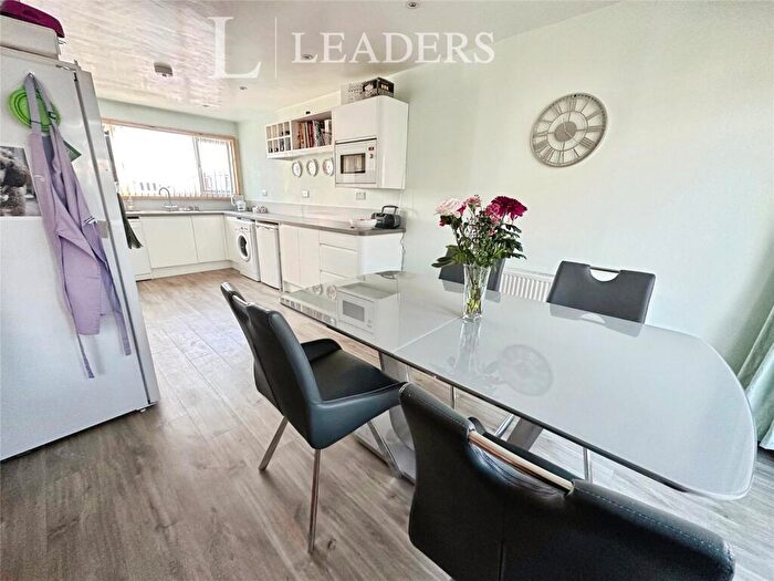 4 Bedroom End Of Terrace House For Sale In Curlew Gardens, Waterlooville, Hampshire, PO8