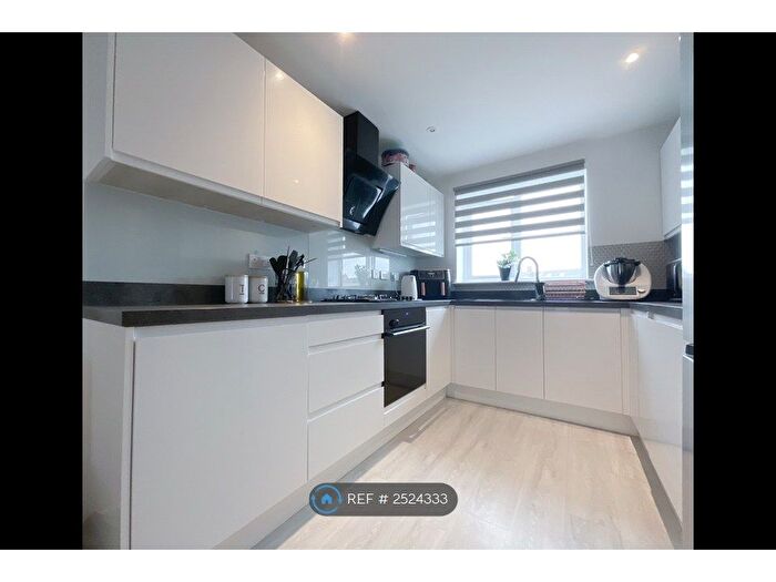 3 Bedroom Terraced House To Rent In Farnborough Road, Nottingham, NG11