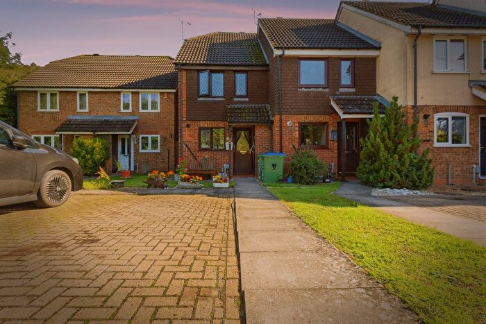 2 Bedroom End Terrace House For Sale In Pearson Close, Aylesbury, HP19