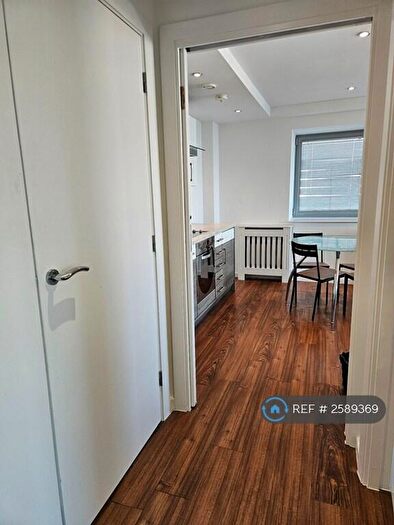 2 Bedroom Flat To Rent In Basilica, Leeds, LS1