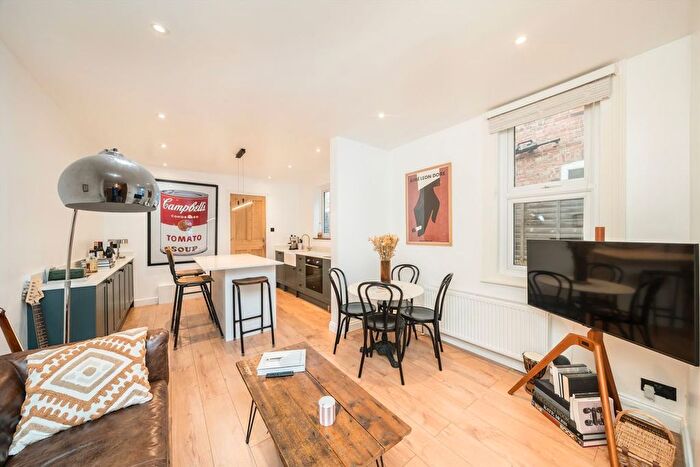 2 Bedroom Maisonette For Sale In Byegrove Road, Colliers Wood, SW19