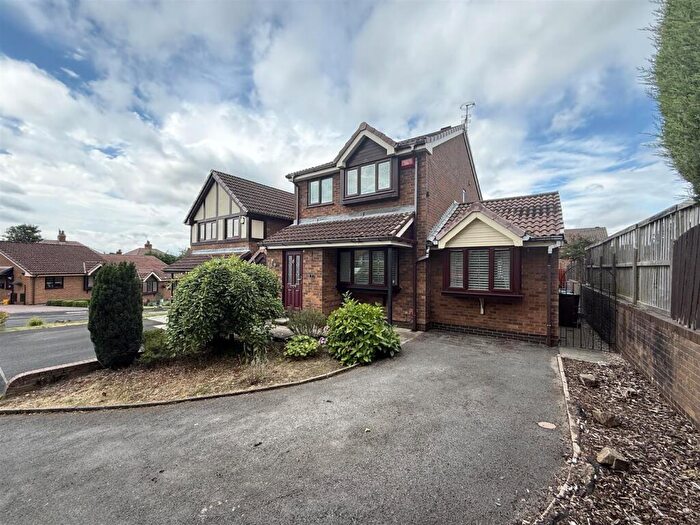 3 Bedroom Link Detached House For Sale In Rushmere, Ashton-Under-Lyne, OL6