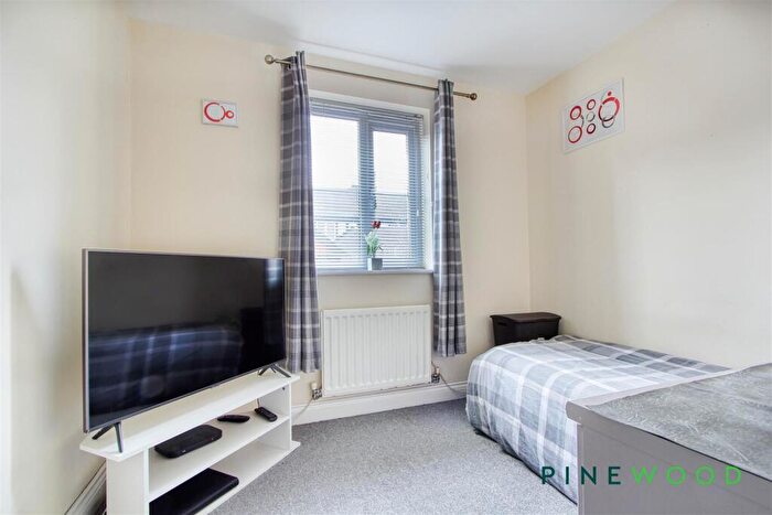 3 Bedroom Town House For Sale In Woodhouse Close, S80