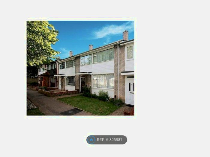 3 Bedroom Terraced House To Rent In Chatham Grove, Chatham, ME4