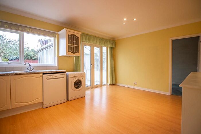 2 Bedroom Semi-Detached Bungalow For Sale In Thornford Gardens, Southend-On-Sea, SS2
