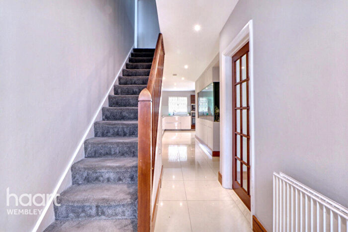 5 Bedroom Detached House For Sale In Lavender Avenue, London, NW9