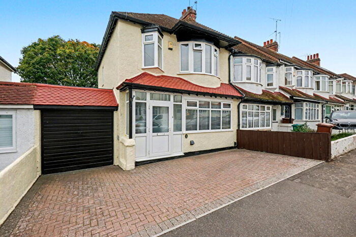 3 Bedroom End Of Terrace House For Sale In Castlemaine Avenue, Gillingham, ME7