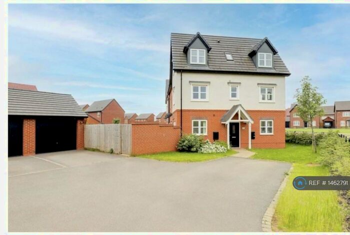 3 Bedroom Semi-Detached House To Rent In Rose Way, Nottingham, NG12