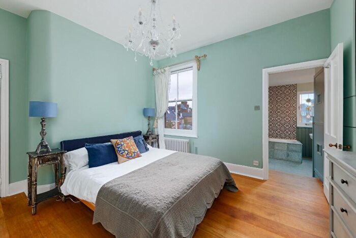 2 Bedroom Flat For Sale In Prince Of Wales Drive, London, SW11