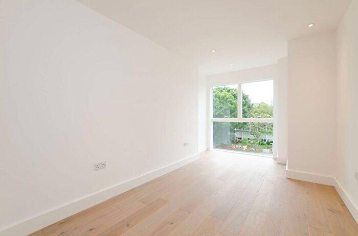 1 Bedroom Flat To Rent In Stewarts Road, Battersea, London, SW8
