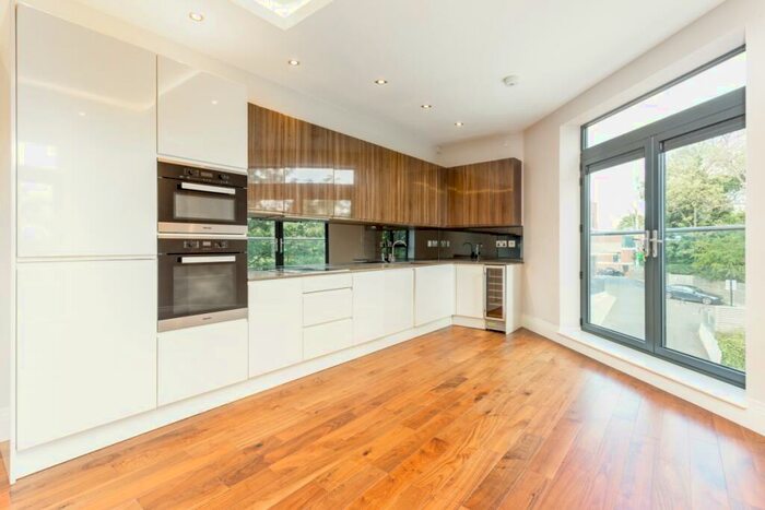 3 Bedroom Apartment To Rent In Muswell Hill London, N10