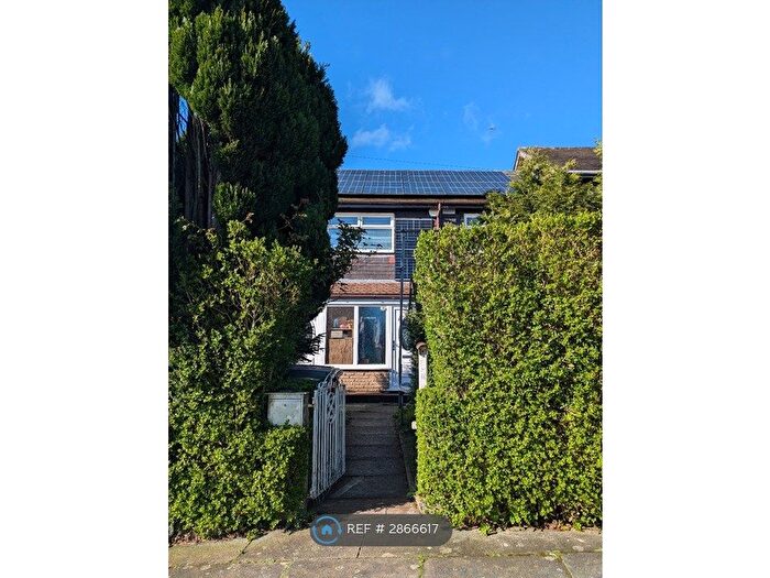 3 Bedroom Terraced House To Rent In Colbourne Grove, Hyde, SK14