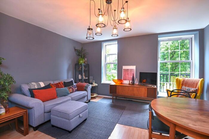 2 Bedroom Flat For Sale In Goldsmith Road, London, SE15