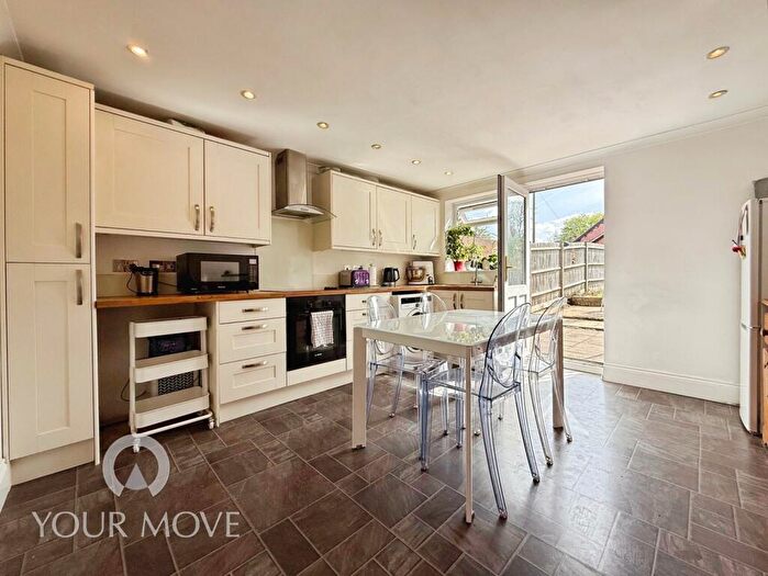 2 Bedroom Maisonette For Sale In High Road, Wilmington, Dartford, DA2