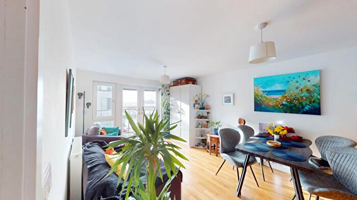 1 Bedroom Flat For Sale In Fin Street, Plymouth, PL1