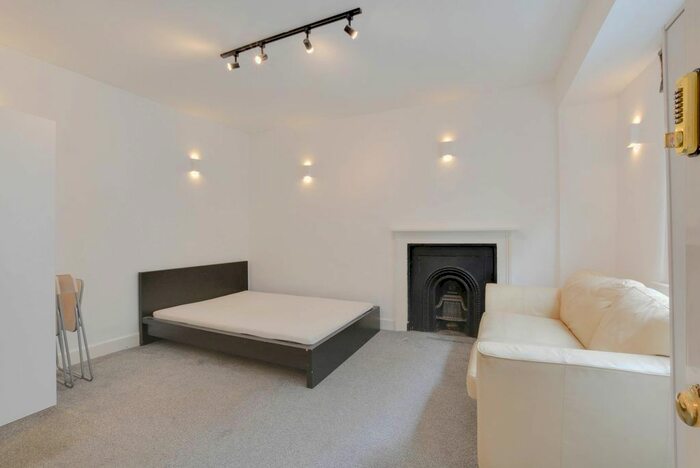 Studio To Rent In Fore Street, Trowbridge, BA14